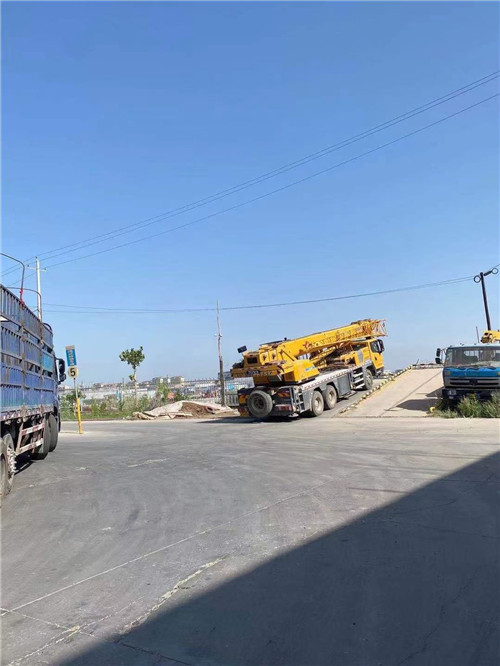 高邮市25吨吊车的租赁价格大概是多少？