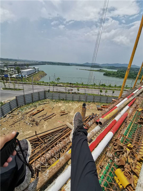 高邮市作业中发生设备损坏或人员意外，责任怎么划分？